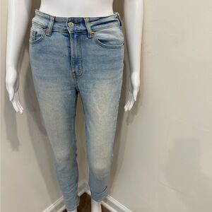 H&M Light Wash Ankle Jeans